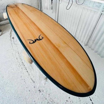 Tabla de madera y bambú