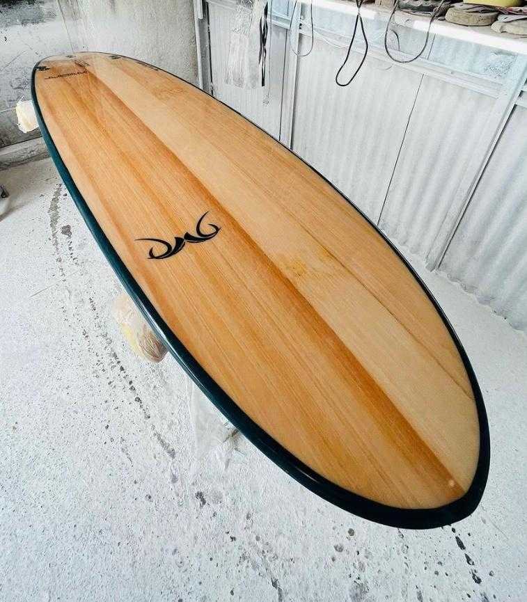 Tabla de madera y bambú