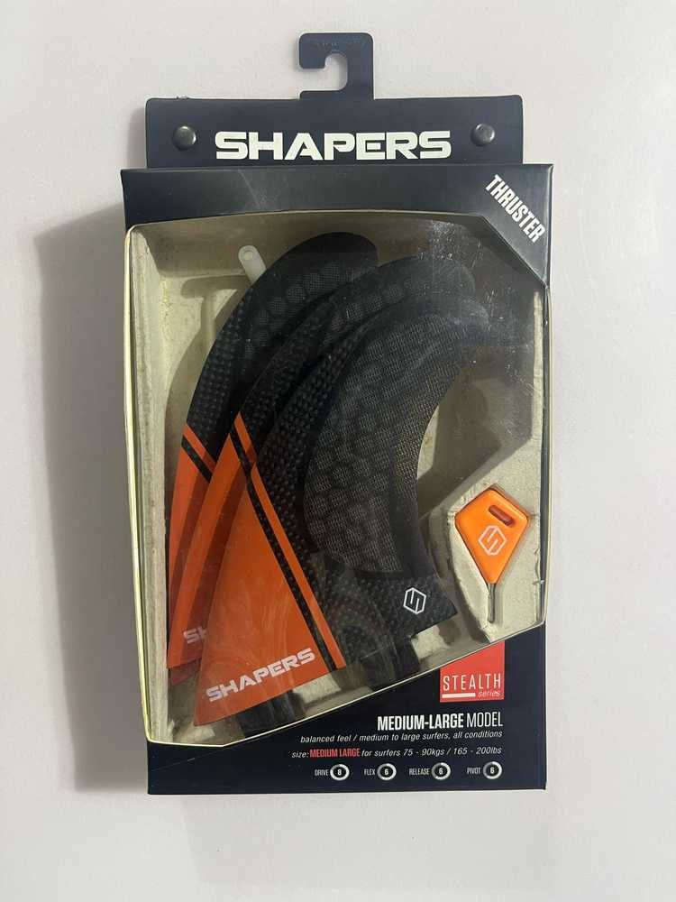 Quillas Shapers negras y naranja